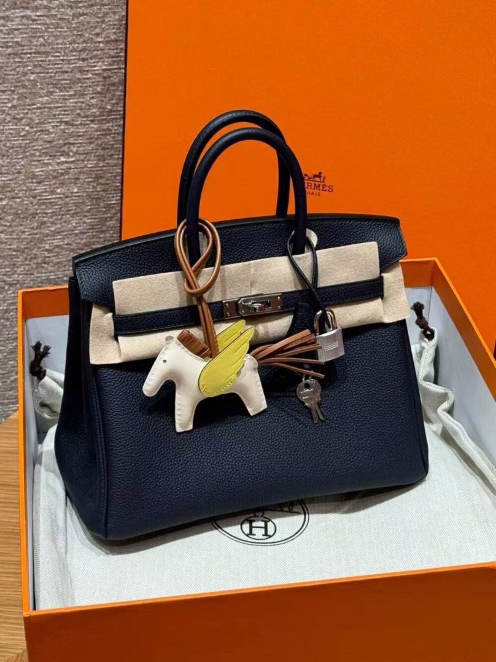 Classic Hermes Bag: A Stylish and Versatile Choice for Elegance